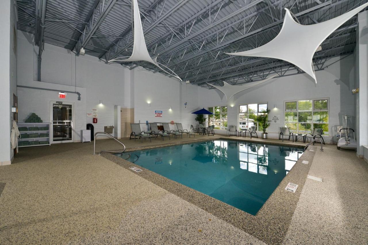 Holiday Inn Express Boston-Milford By Ihg Exterior foto